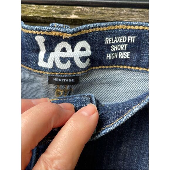 Lee Heritage size 20 high rise relaxed fit frayed hem denim shorts. - Picture 6 of 6